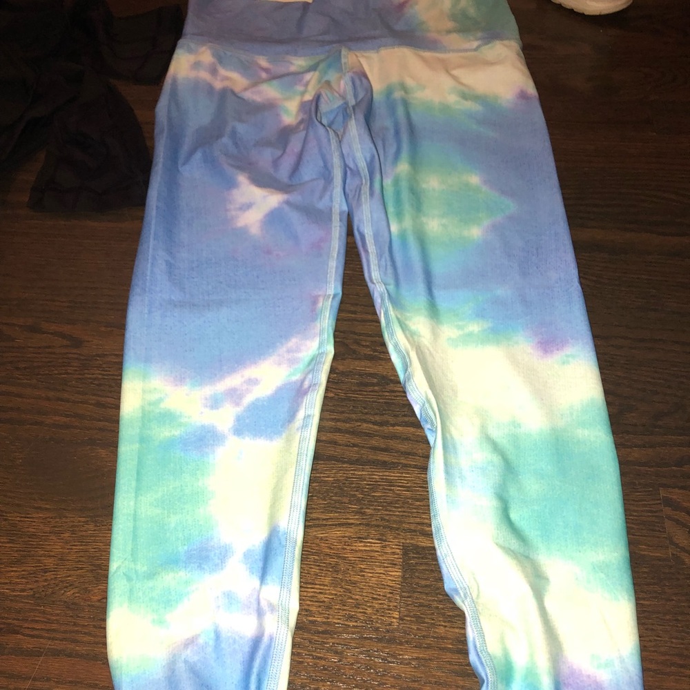 Teeki leggings fit like medium – large